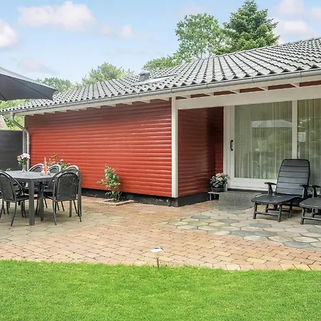 Casa de Férias Amazing Home In Glesborg With Sauna Glesborg