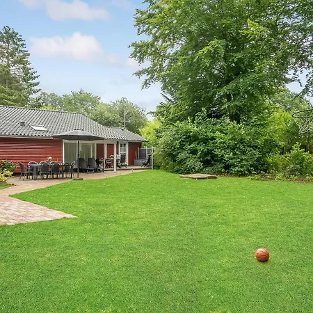 Amazing Home In Glesborg With Sauna Glesborg