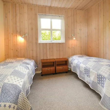 4 Bedroom Gorgeous In Glesborg