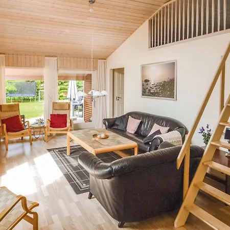 4 Bedroom Gorgeous In Glesborg Holiday home Fjellerup