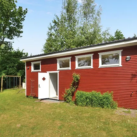 4 Bedroom Gorgeous In Glesborg Holiday home Fjellerup
