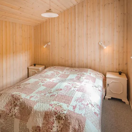 4 Bedroom Gorgeous In Glesborg Holiday home Fjellerup